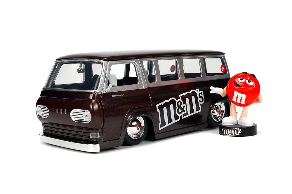 ジャダトイズ　M&M's 1965 Ford Econoline ミニカー 1965 Ford Econoline Bus with Red m&m's Figurine, Brown- Jada